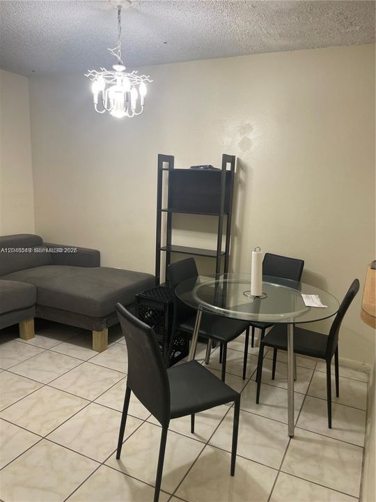 For Rent: $1,470 (2 beds, 1 baths, 800 Square Feet)