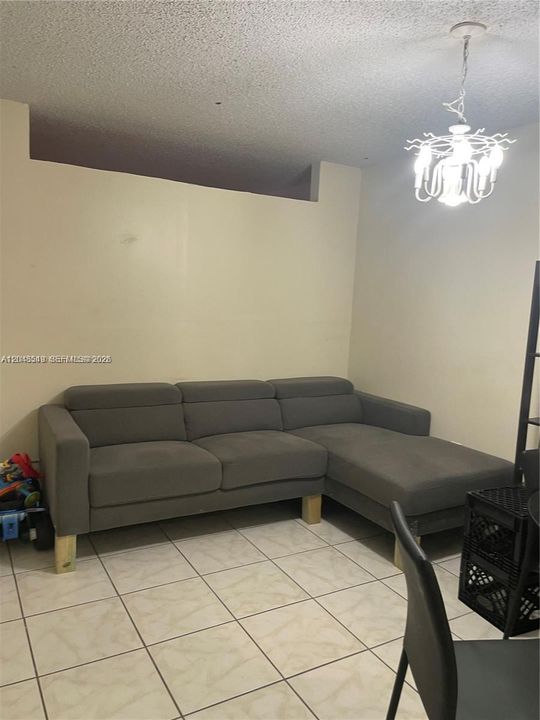 For Rent: $1,470 (2 beds, 1 baths, 800 Square Feet)
