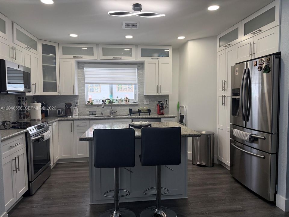 For Rent: $4,500 (3 beds, 2 baths, 1813 Square Feet)