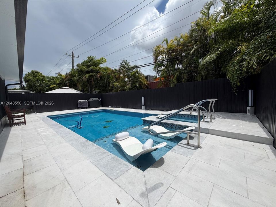 For Rent: $4,500 (3 beds, 2 baths, 1813 Square Feet)