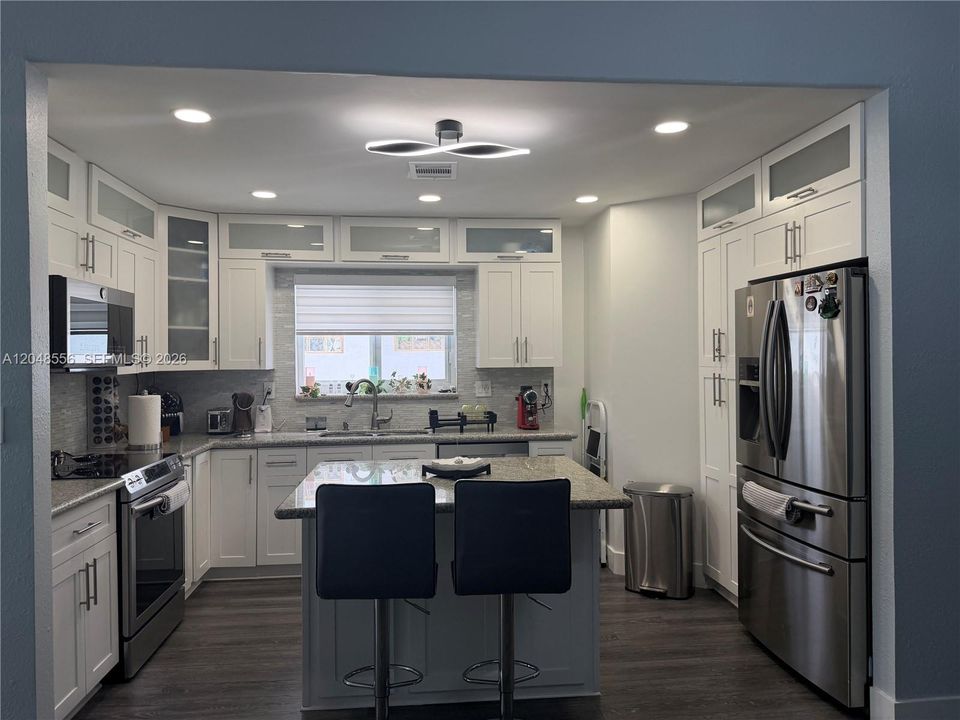 For Rent: $4,500 (3 beds, 2 baths, 1813 Square Feet)