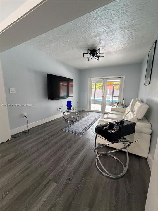 For Rent: $4,500 (3 beds, 2 baths, 1813 Square Feet)