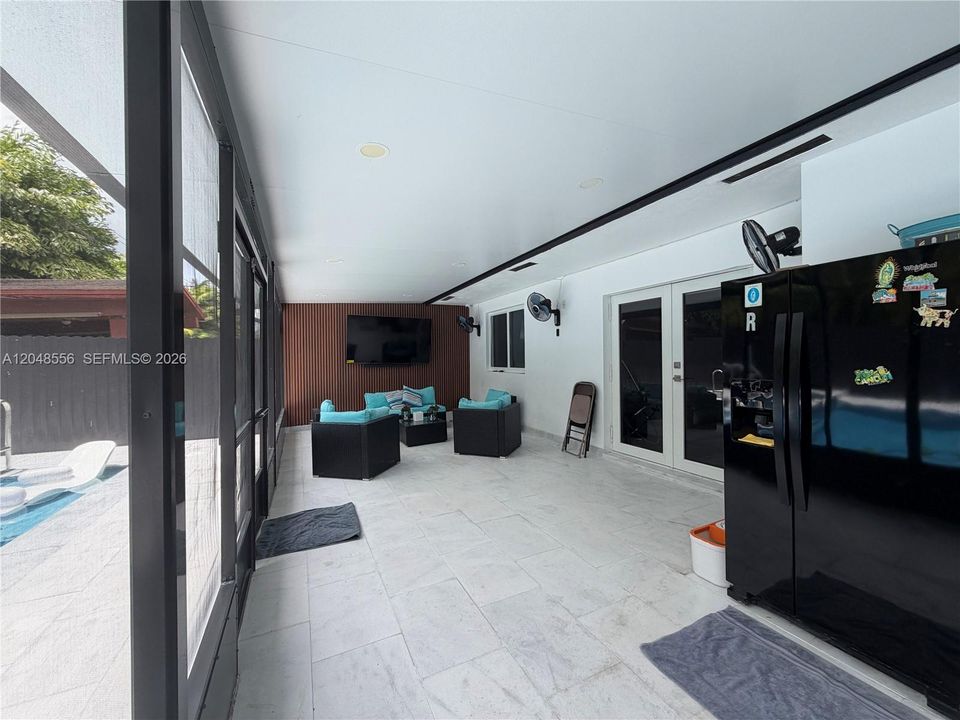 For Rent: $4,500 (3 beds, 2 baths, 1813 Square Feet)