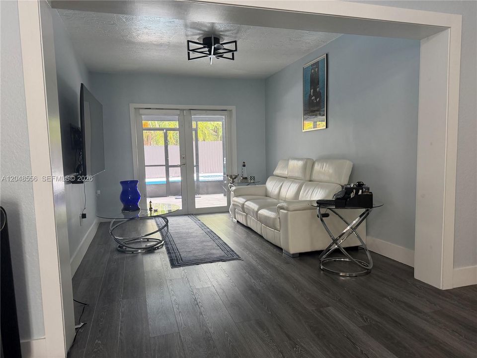 For Rent: $4,500 (3 beds, 2 baths, 1813 Square Feet)