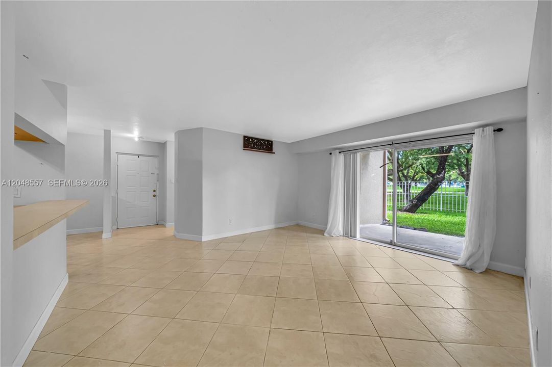 For Sale: $295,000 (2 beds, 2 baths, 1075 Square Feet)