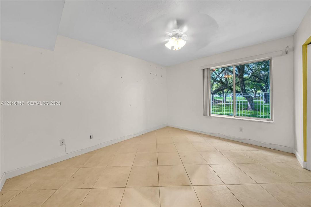 For Sale: $295,000 (2 beds, 2 baths, 1075 Square Feet)