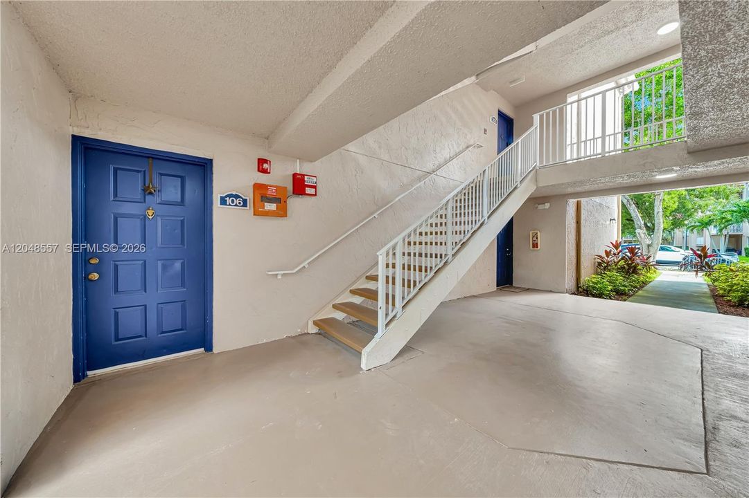 For Sale: $295,000 (2 beds, 2 baths, 1075 Square Feet)