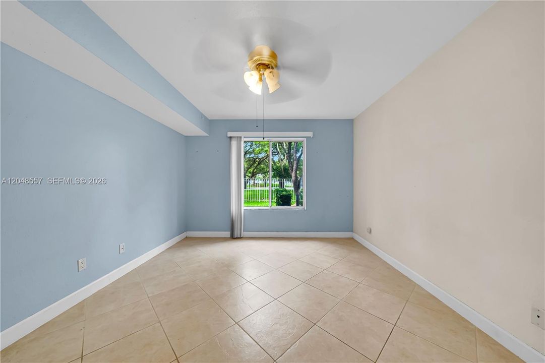 For Sale: $295,000 (2 beds, 2 baths, 1075 Square Feet)