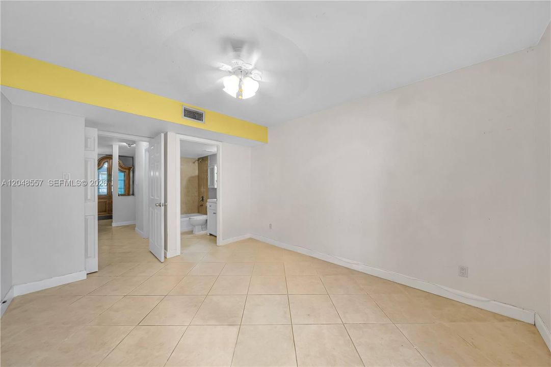 For Sale: $295,000 (2 beds, 2 baths, 1075 Square Feet)