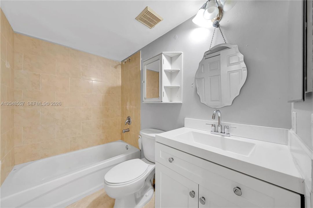 For Sale: $295,000 (2 beds, 2 baths, 1075 Square Feet)