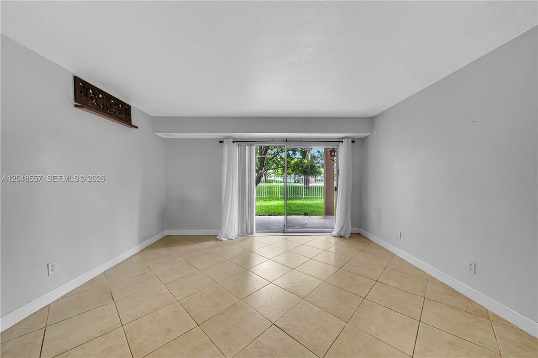 For Sale: $295,000 (2 beds, 2 baths, 1075 Square Feet)