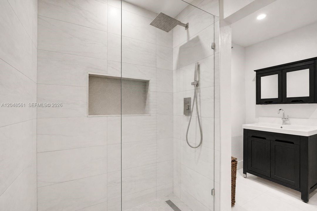 For Rent: $11,500 (4 beds, 3 baths, 2747 Square Feet)