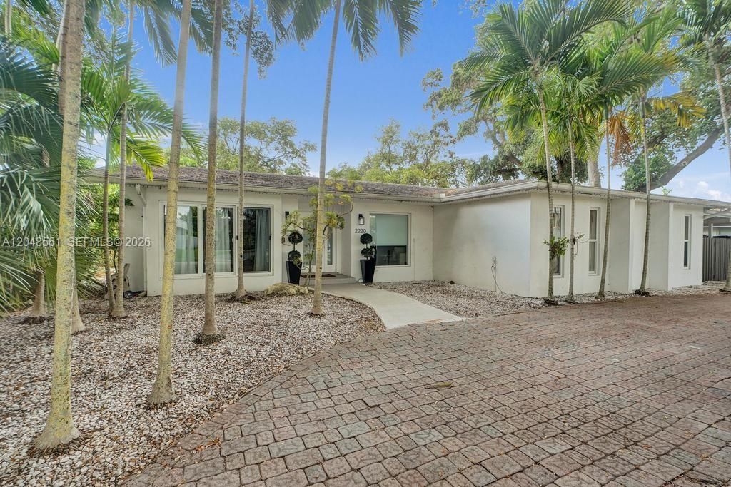 For Rent: $11,500 (4 beds, 3 baths, 2747 Square Feet)