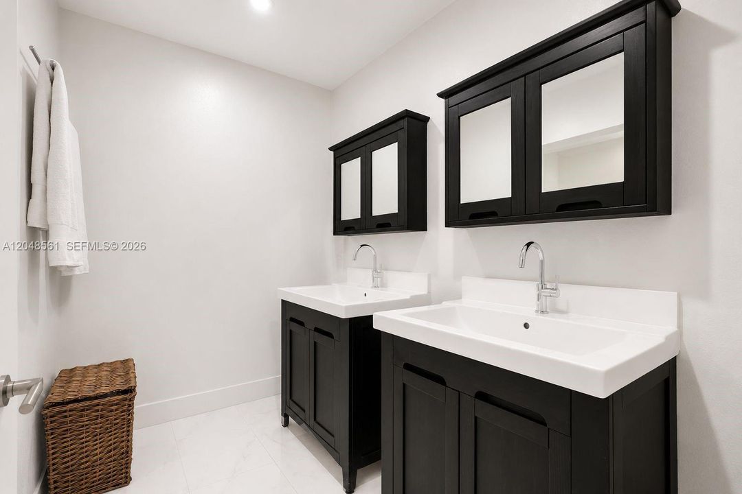 For Rent: $11,500 (4 beds, 3 baths, 2747 Square Feet)
