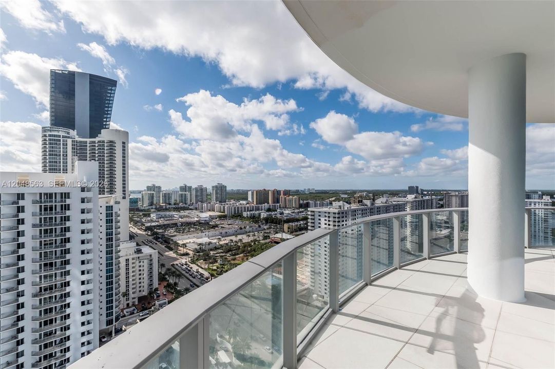 For Sale: $2,690,000 (2 beds, 3 baths, 2070 Square Feet)