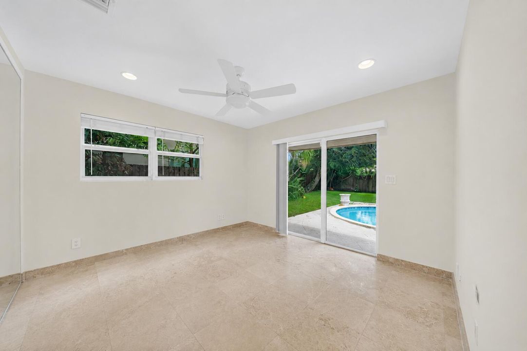 2nd Bedroom with access to pool