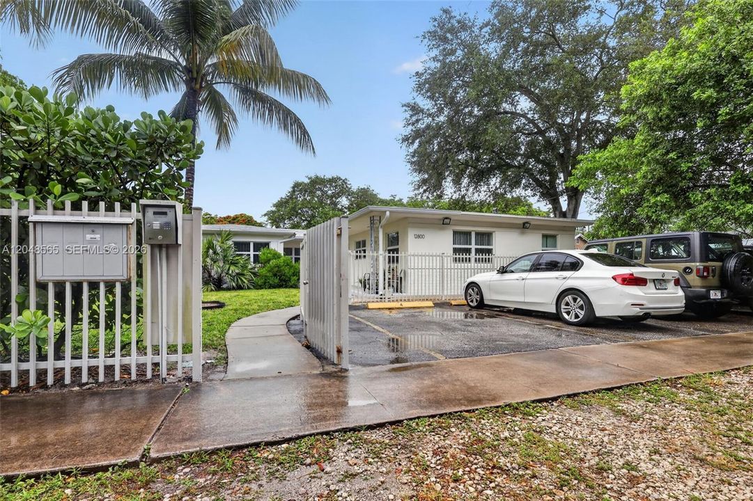 For Rent: $1,800 (1 beds, 1 baths, 620 Square Feet)