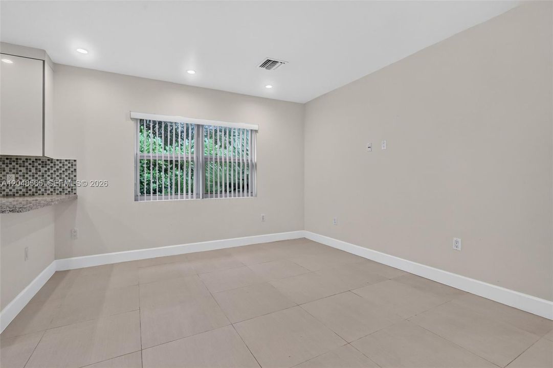 For Rent: $1,800 (1 beds, 1 baths, 620 Square Feet)