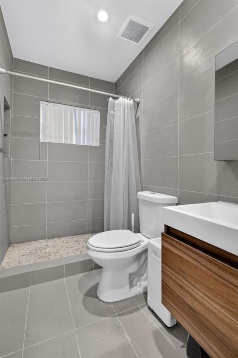 For Rent: $1,800 (1 beds, 1 baths, 620 Square Feet)