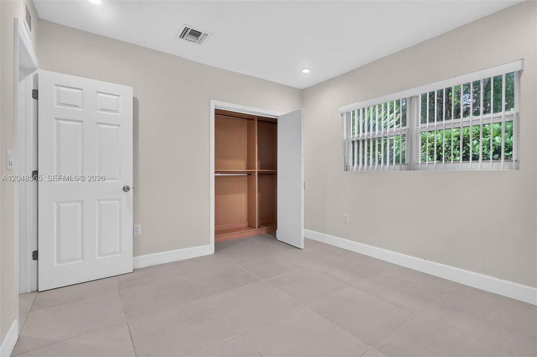 For Rent: $1,800 (1 beds, 1 baths, 620 Square Feet)