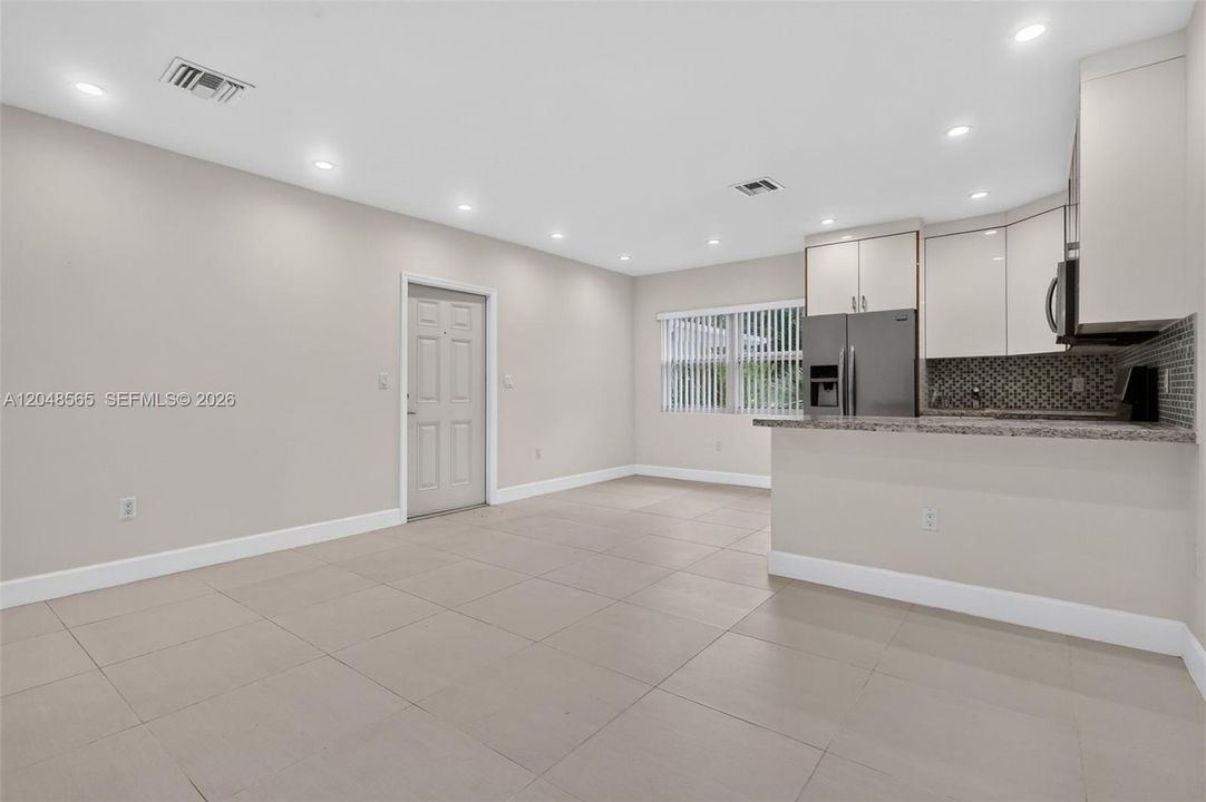 For Rent: $1,800 (1 beds, 1 baths, 620 Square Feet)