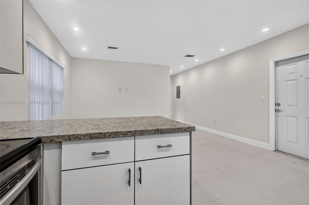 For Rent: $1,800 (1 beds, 1 baths, 620 Square Feet)