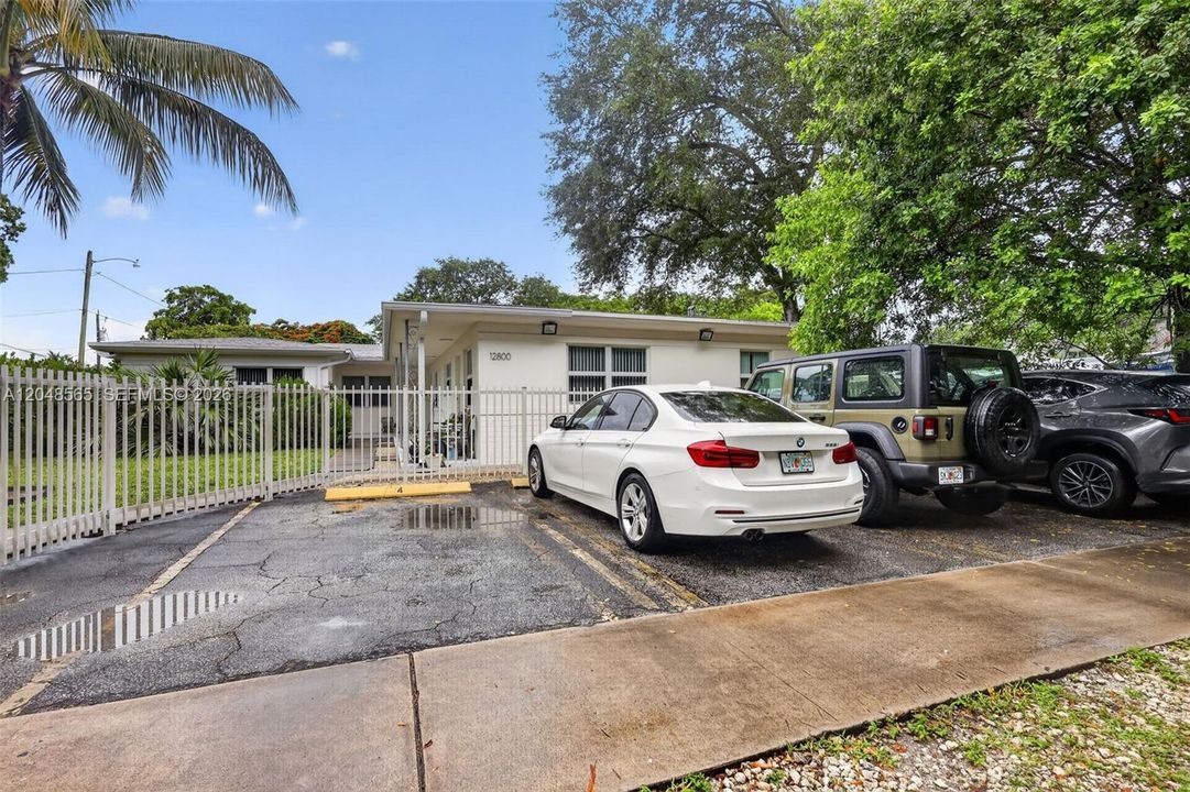 For Rent: $1,800 (1 beds, 1 baths, 620 Square Feet)