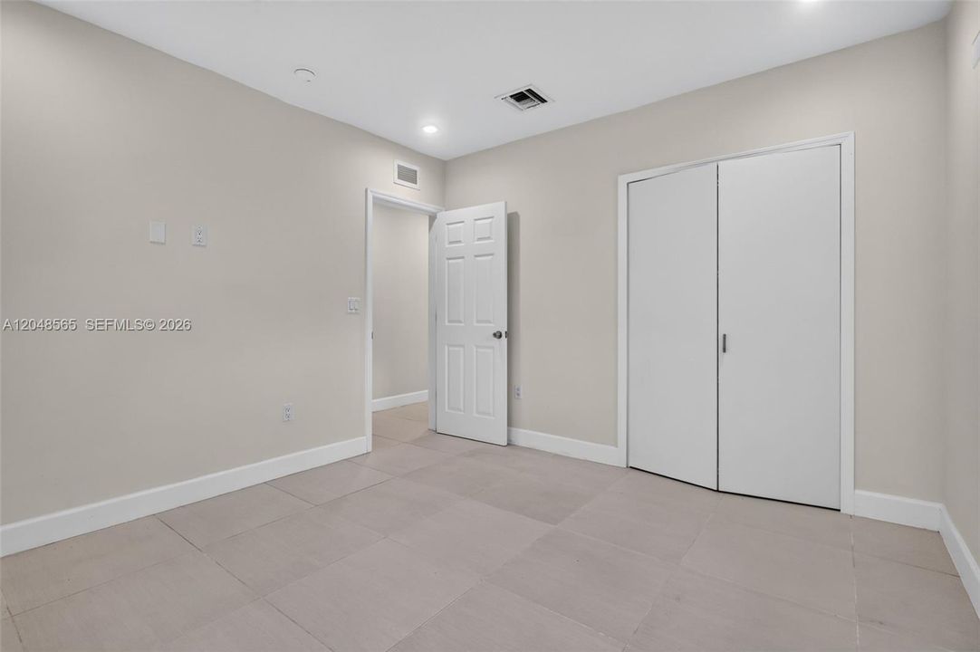 For Rent: $1,800 (1 beds, 1 baths, 620 Square Feet)