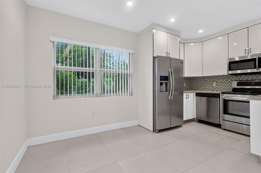 For Rent: $1,800 (1 beds, 1 baths, 620 Square Feet)
