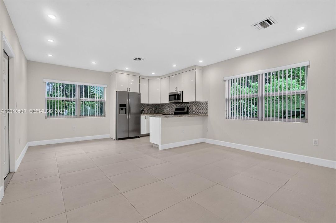 For Rent: $1,800 (1 beds, 1 baths, 620 Square Feet)