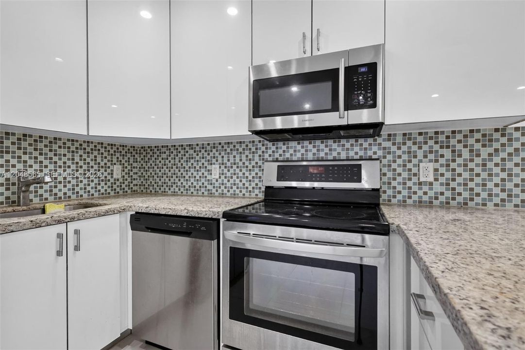 For Rent: $1,800 (1 beds, 1 baths, 620 Square Feet)
