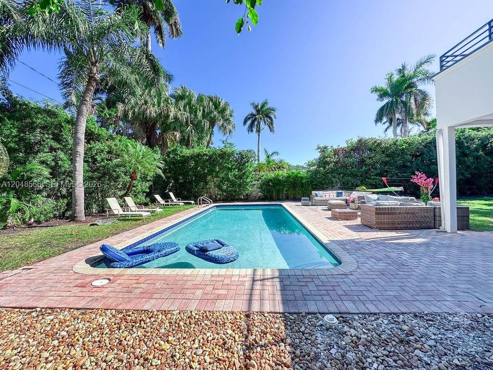 For Sale: $1,250,000 (4 beds, 3 baths, 2304 Square Feet)
