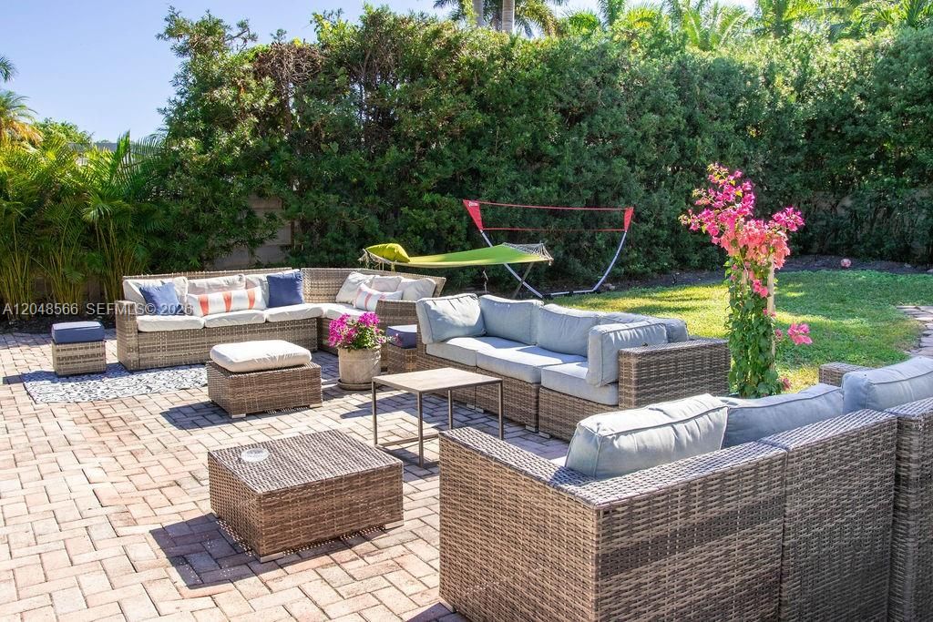 For Sale: $1,250,000 (4 beds, 3 baths, 2304 Square Feet)
