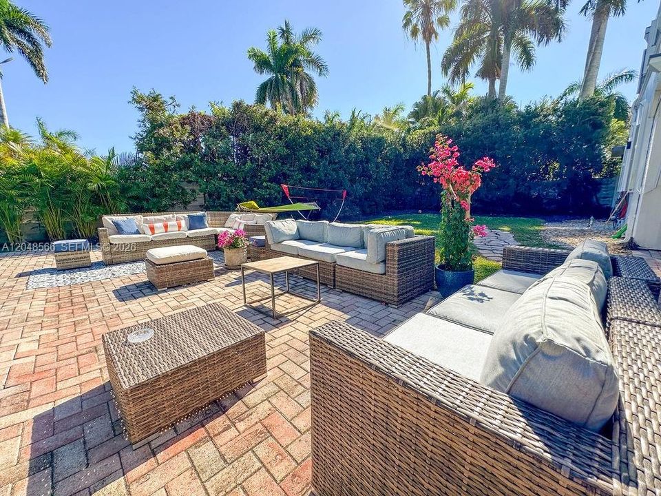 For Sale: $1,250,000 (4 beds, 3 baths, 2304 Square Feet)