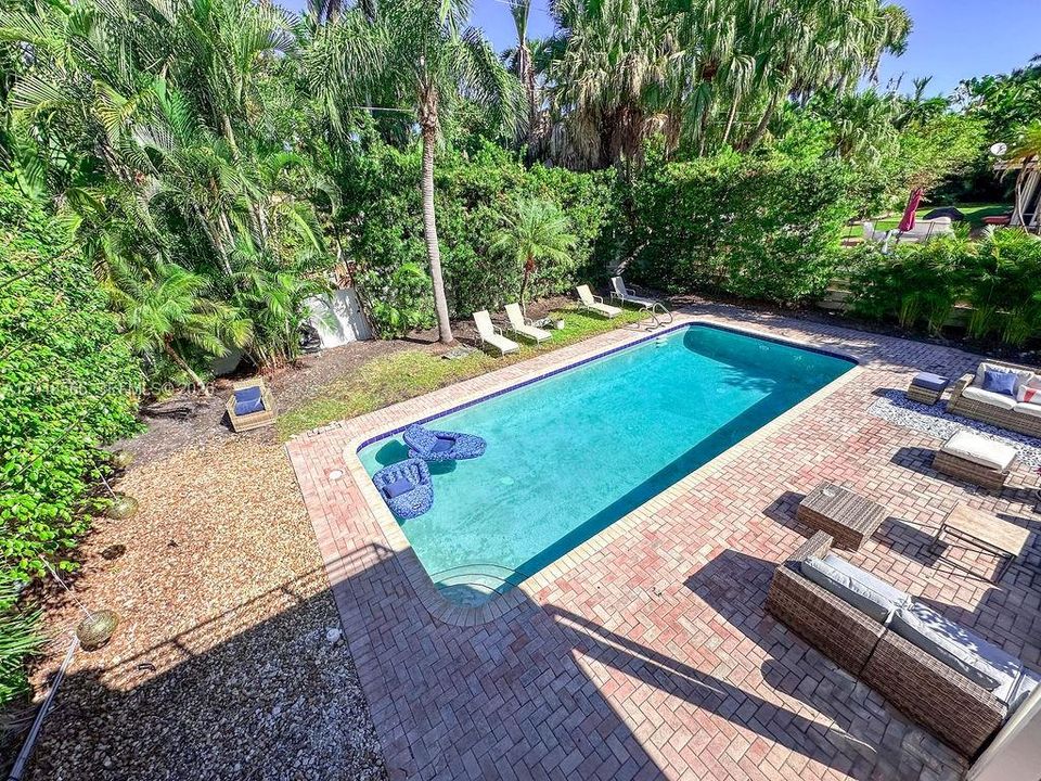 For Sale: $1,250,000 (4 beds, 3 baths, 2304 Square Feet)