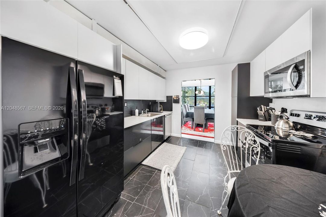 For Rent: $2,750 (2 beds, 2 baths, 1430 Square Feet)
