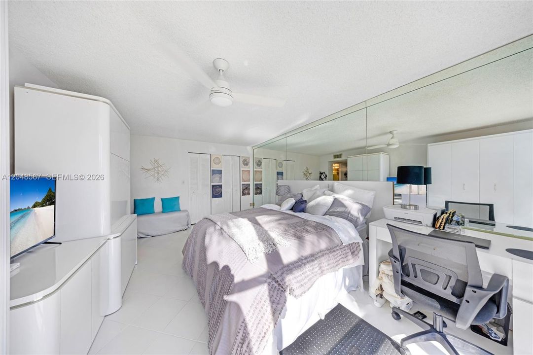 For Rent: $2,750 (2 beds, 2 baths, 1430 Square Feet)