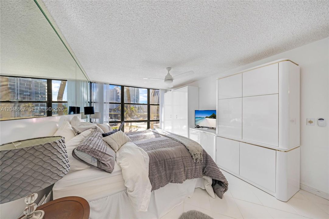 For Rent: $2,750 (2 beds, 2 baths, 1430 Square Feet)