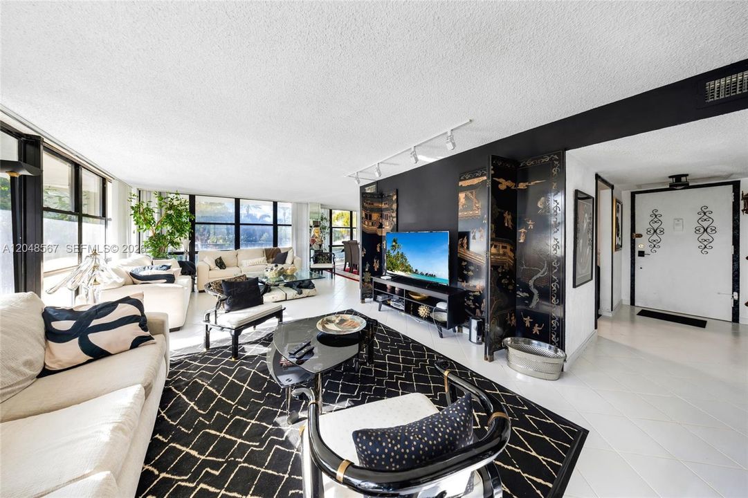 For Rent: $2,750 (2 beds, 2 baths, 1430 Square Feet)