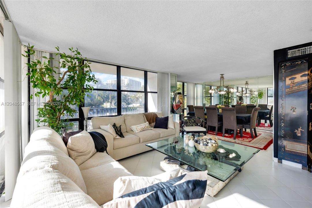 For Rent: $2,750 (2 beds, 2 baths, 1430 Square Feet)