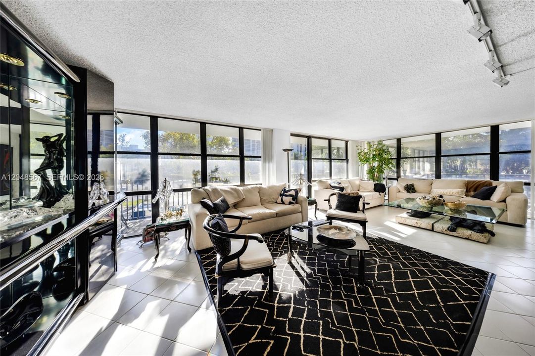 For Rent: $2,750 (2 beds, 2 baths, 1430 Square Feet)