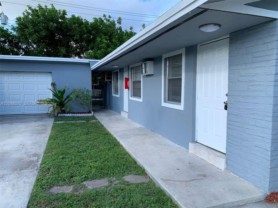 For Rent: $2,000 (2 beds, 1 baths, 805 Square Feet)