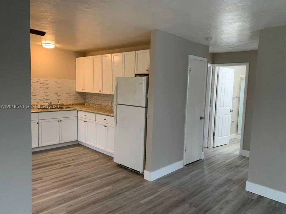 For Rent: $2,000 (2 beds, 1 baths, 805 Square Feet)