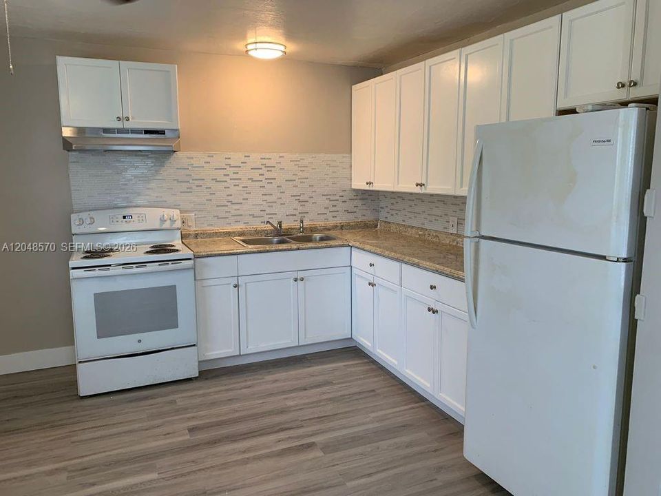 For Rent: $2,000 (2 beds, 1 baths, 805 Square Feet)