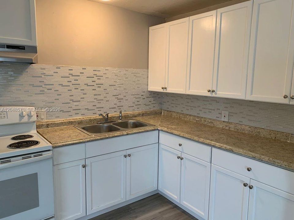 For Rent: $2,000 (2 beds, 1 baths, 805 Square Feet)