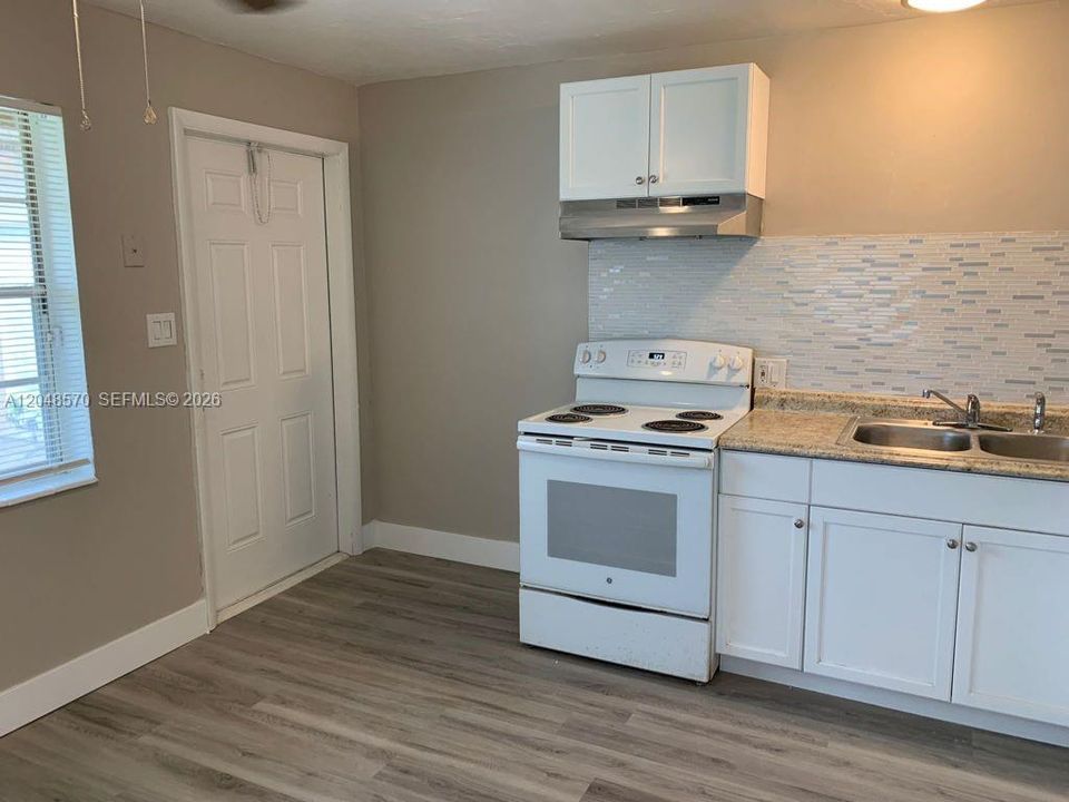 For Rent: $2,000 (2 beds, 1 baths, 805 Square Feet)