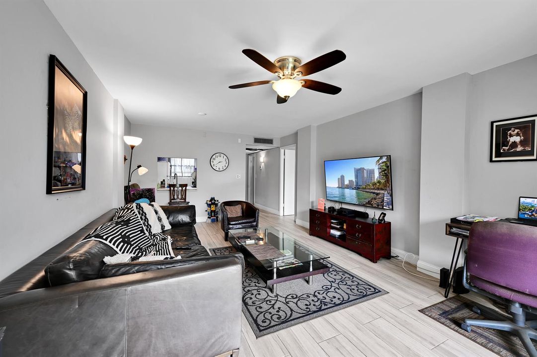 103 Royal Park Dr 00006