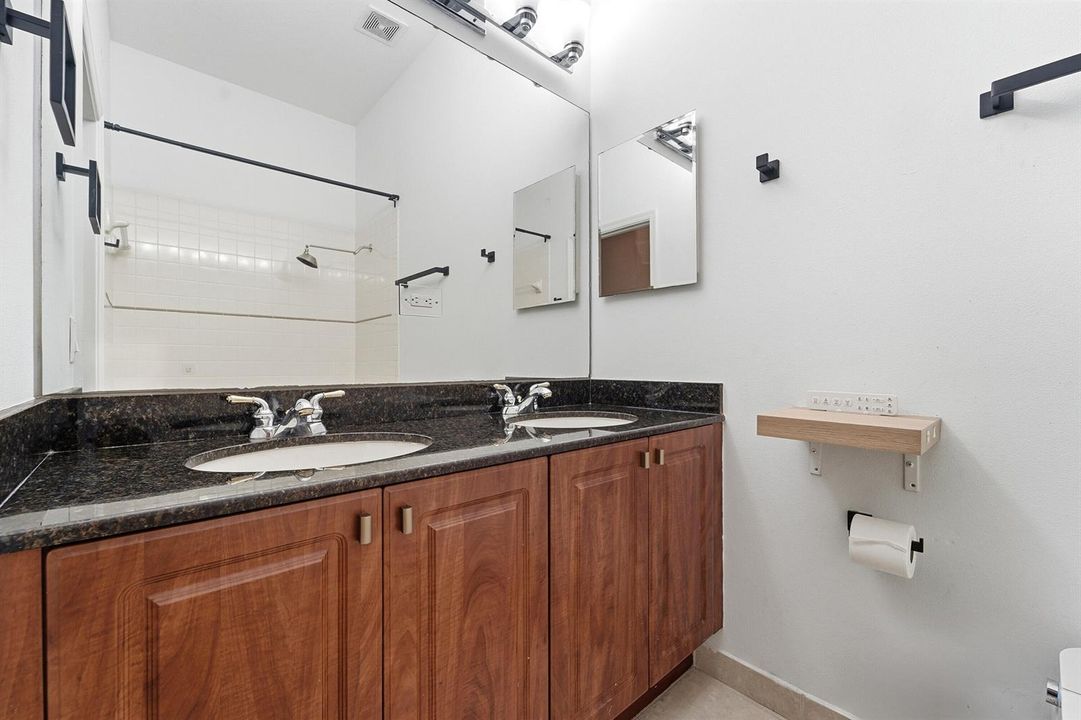 14_bathroom