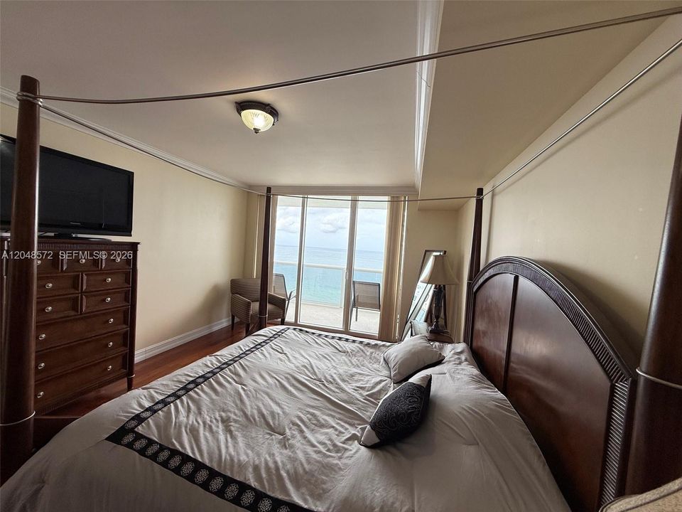 For Rent: $6,700 (3 beds, 3 baths, 1841 Square Feet)