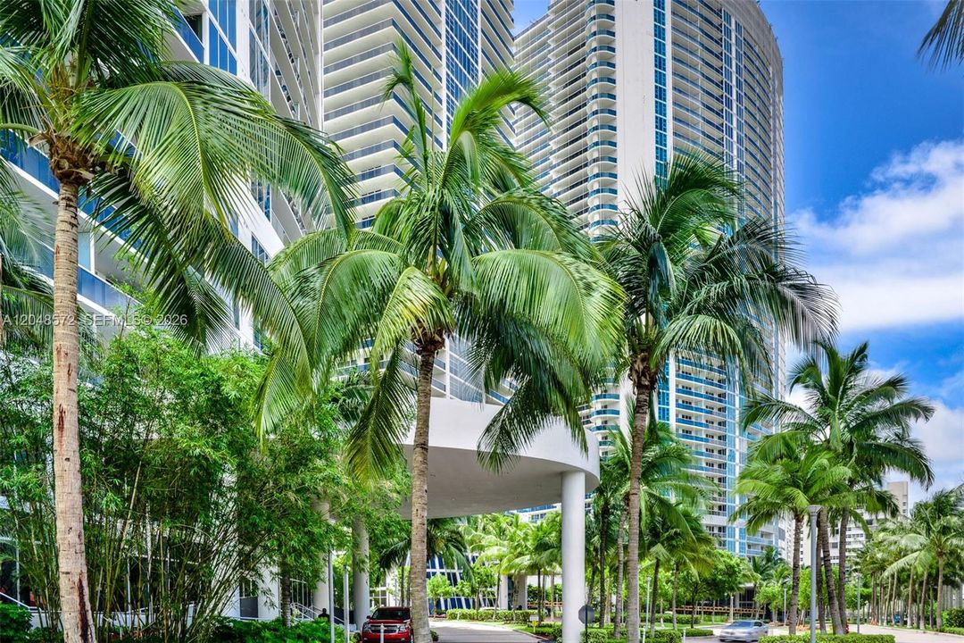 For Rent: $6,700 (3 beds, 3 baths, 1841 Square Feet)